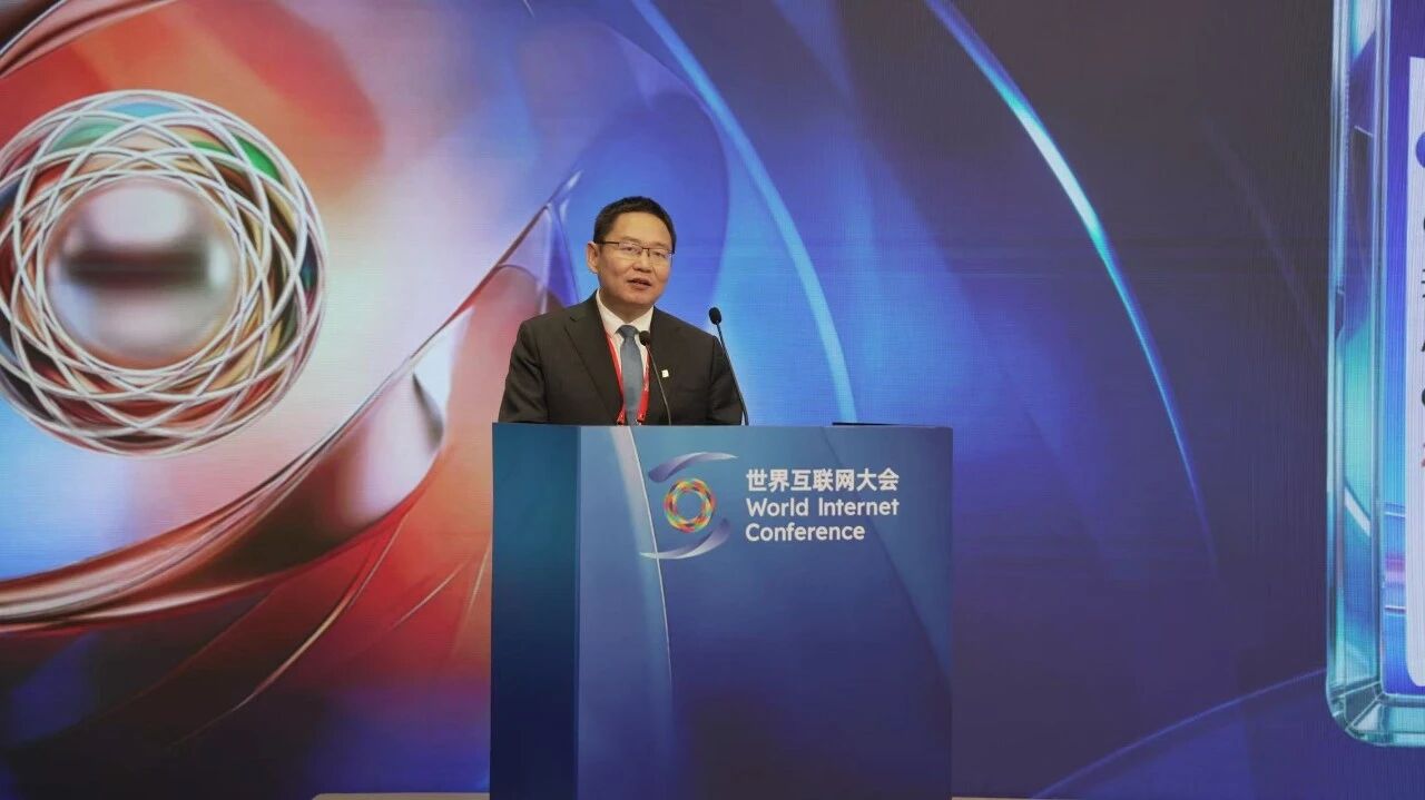 亚太峰会 | 万联易达杜新凯：智能体互联网将是AI赋能产业发展的关键引擎